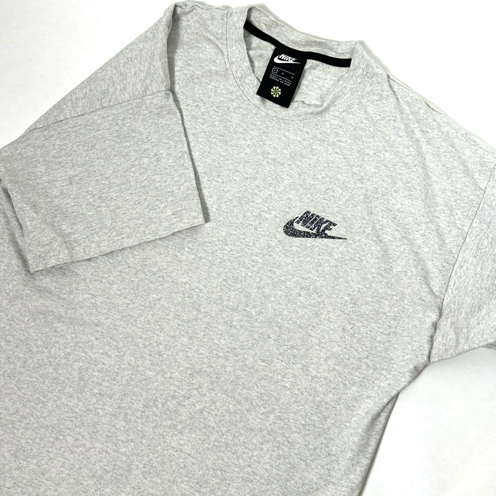 NWOT - Nike Men’s Sportswear Essential Premium Short Sleeve T-Shirt - Light Grey